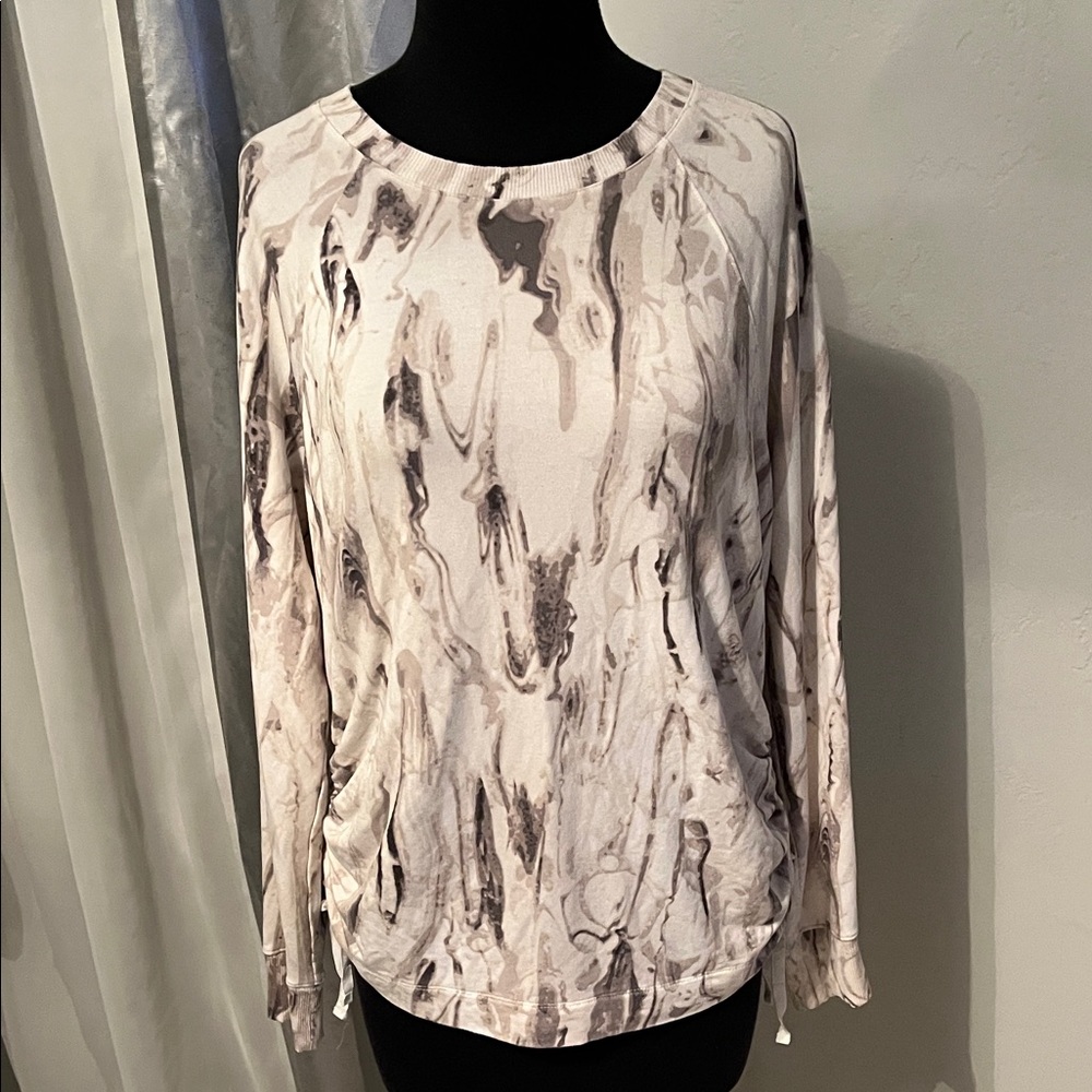 Elegant Marble Patterned Sweatshirt
